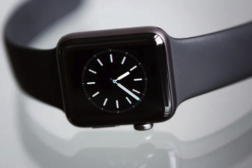 Apple Watch Series 8 - Smartwatch with Elegant Design