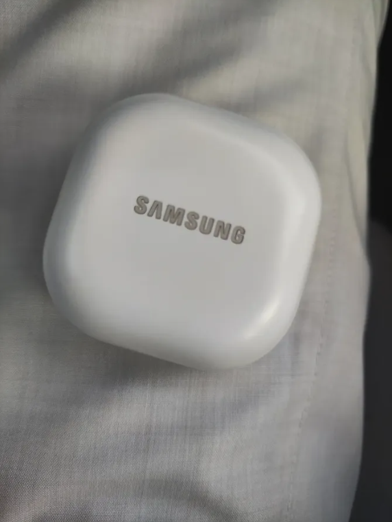 Samsung Galaxy Buds2 Case - Gently Used Condition